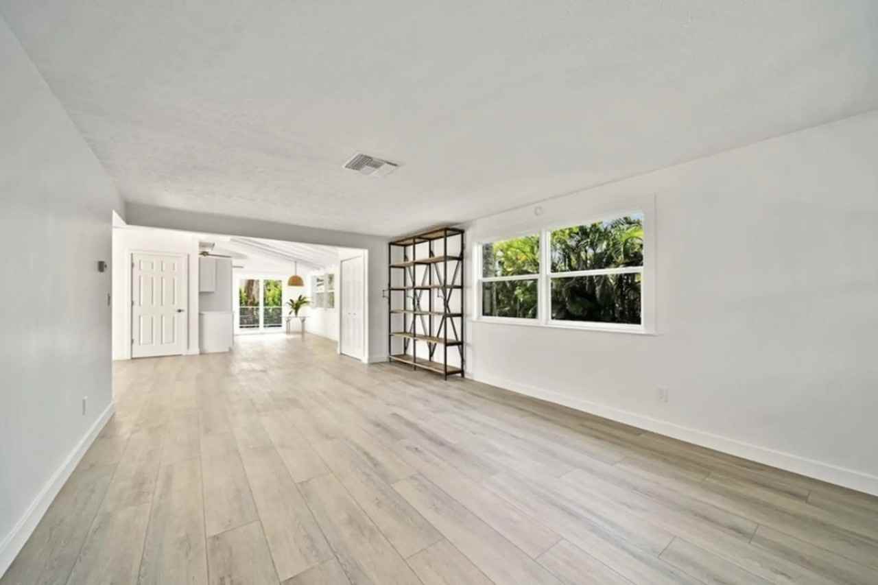 6141 Henderson Rd - Photo 2 of 12