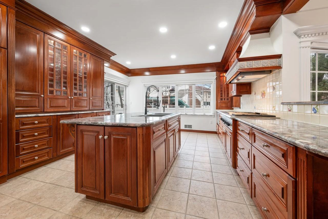 600 Oceanpoint Ave - Photo 3 of 10