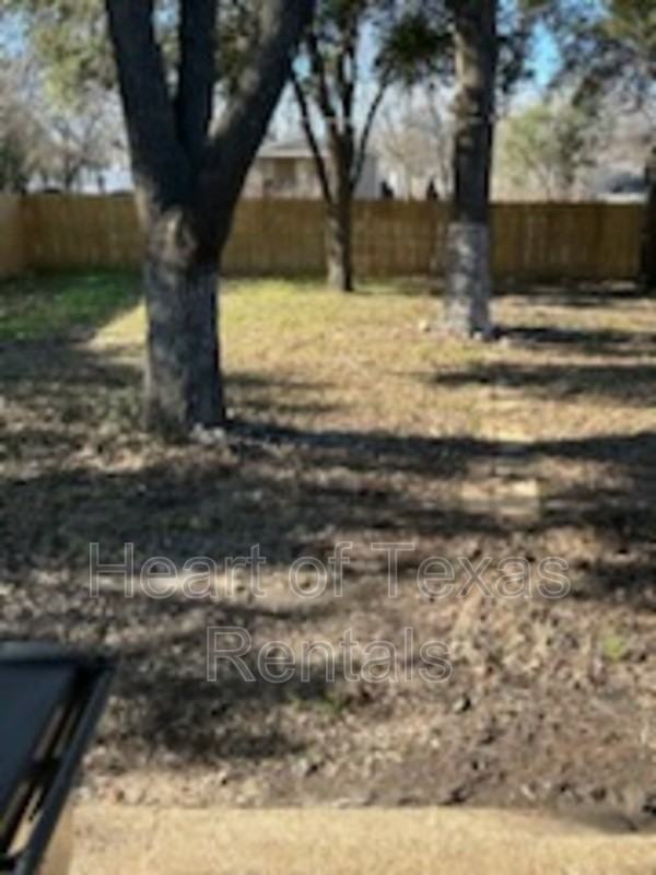 1619 Baylor Ave - Photo 3 of 11