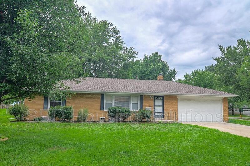 13001 E 38th Street Ter - Photo 2 of 9