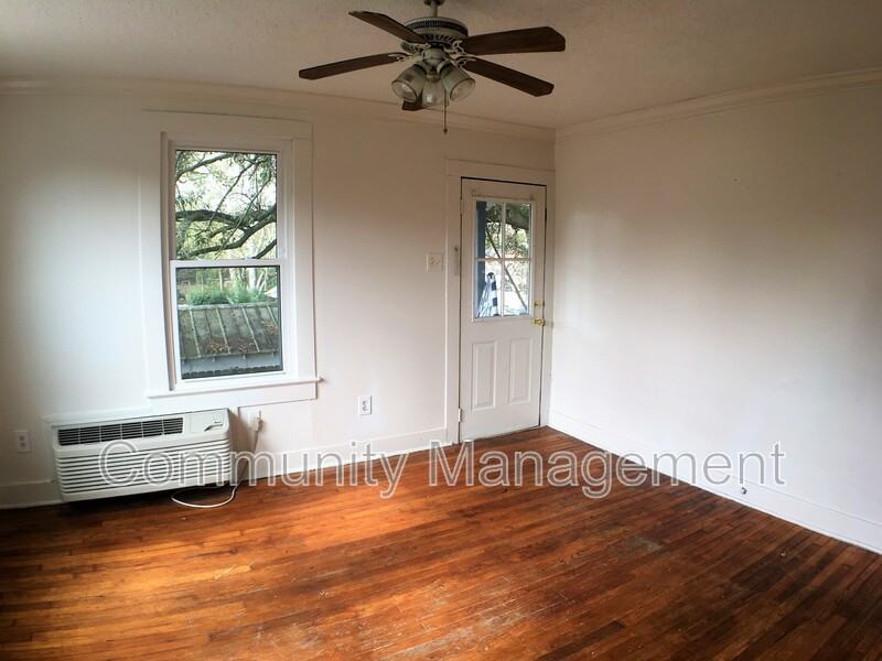 160 Chatsworth St - Photo 3 of 6