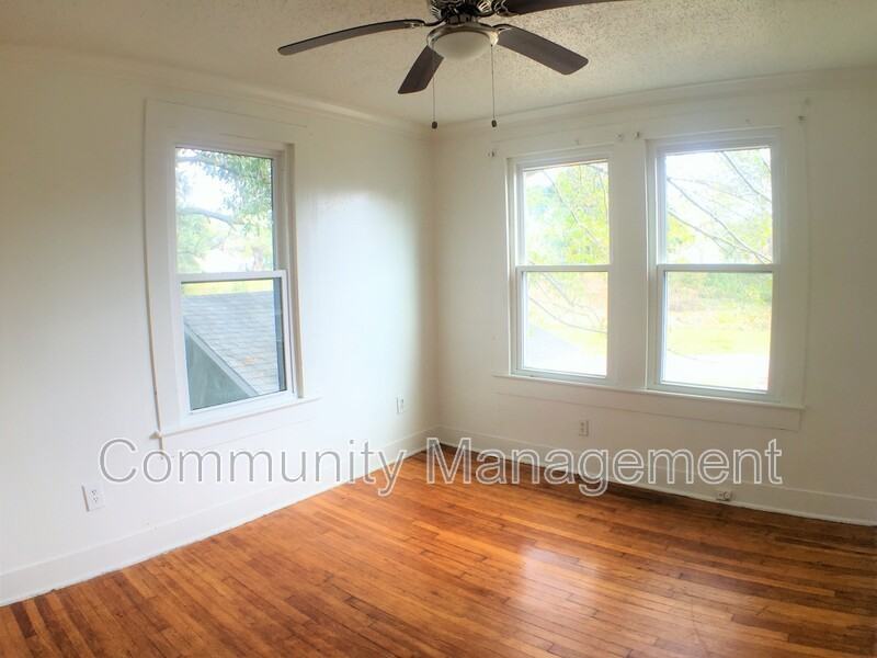 160 Chatsworth St - Photo 5 of 6