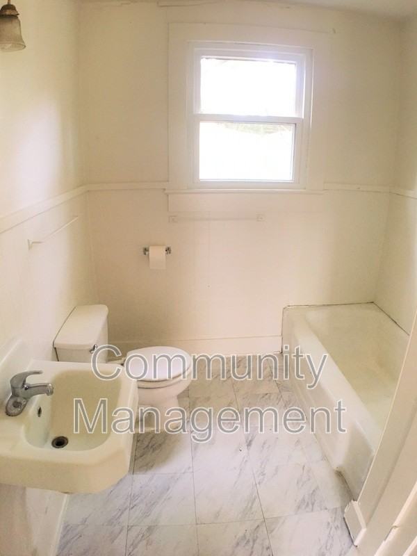 160 Chatsworth St - Photo 6 of 6