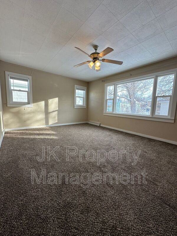 1012 7th Ave S - Photo 3 of 31