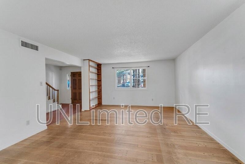 535 N Bertrand St - Photo 3 of 24