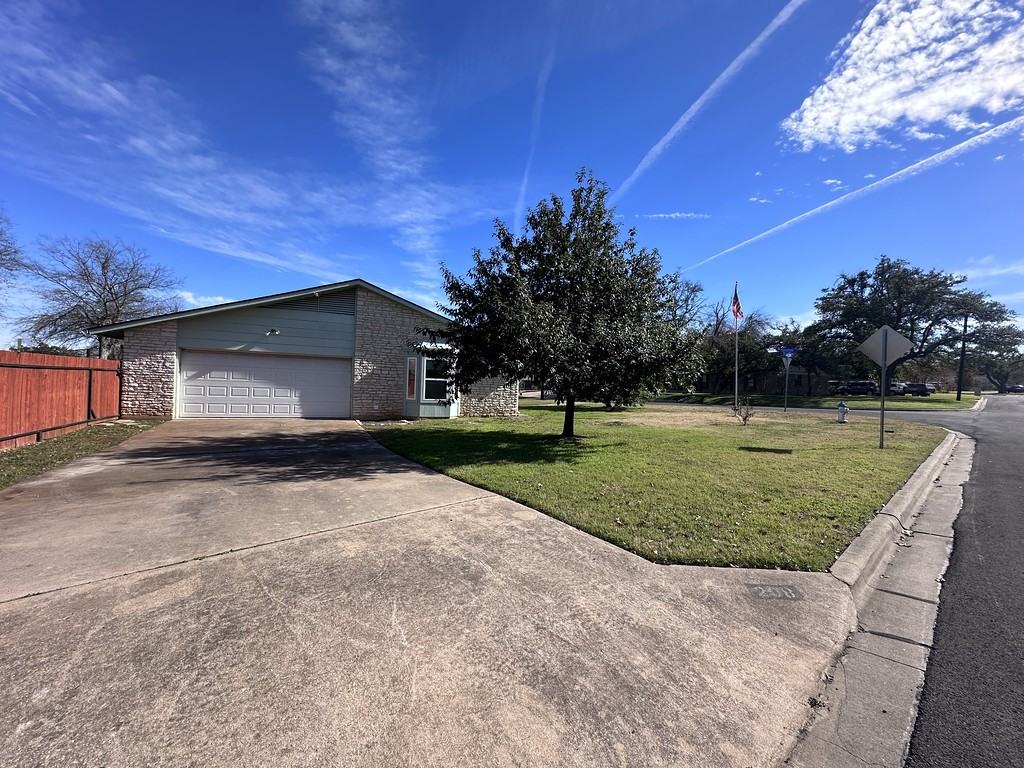 208 Sunshine Dr - Photo 3 of 33