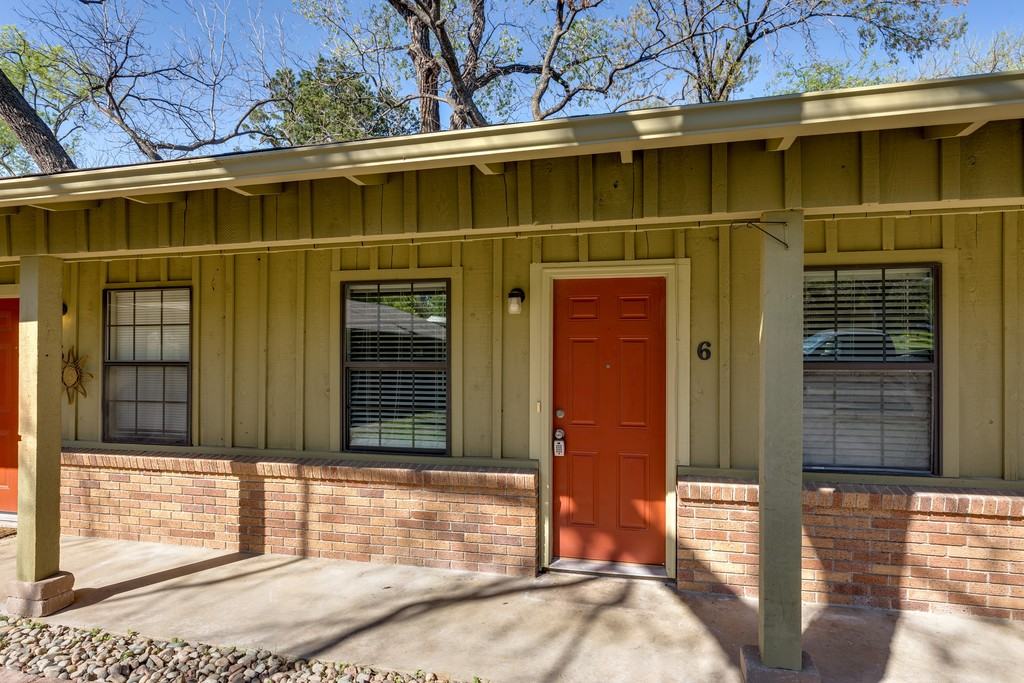 601 W College St - Photo 2 of 10