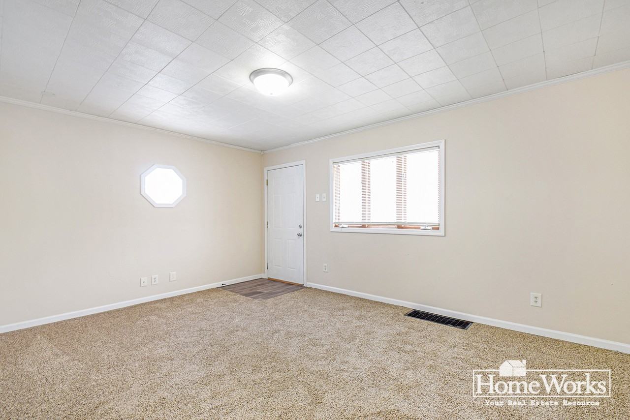 730 N Elmer St - Photo 2 of 15