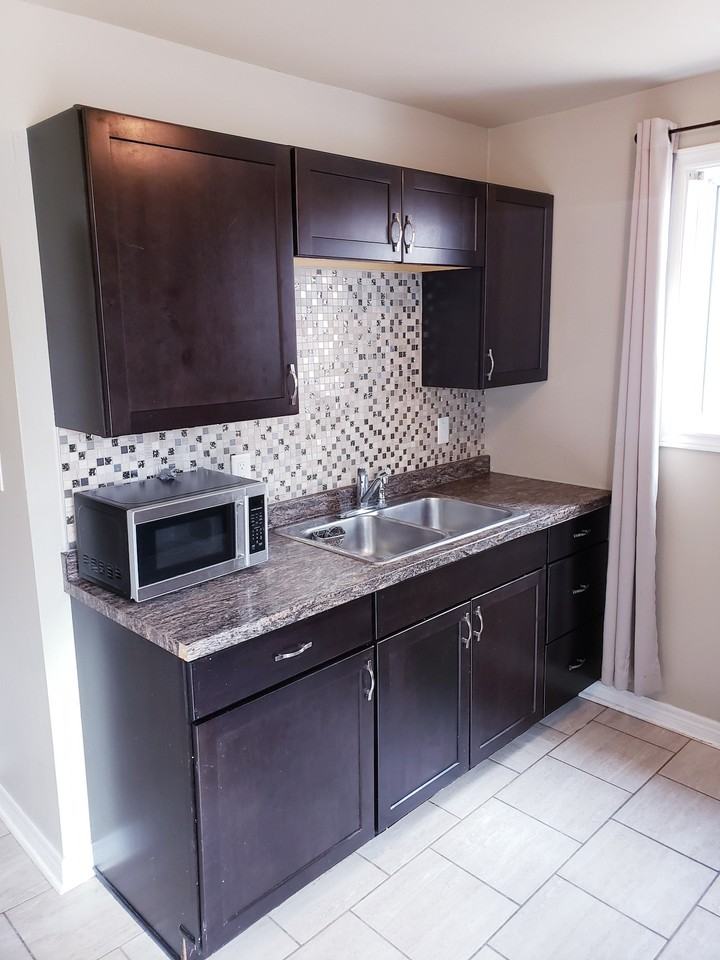9340 Aire Crt - Photo 3 of 49