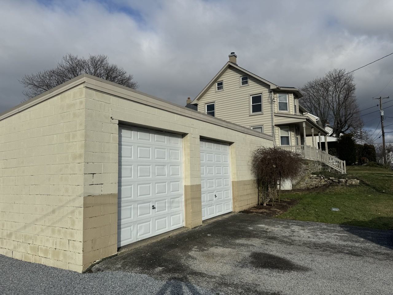 12 Lancaster Ave - Photo 3 of 24