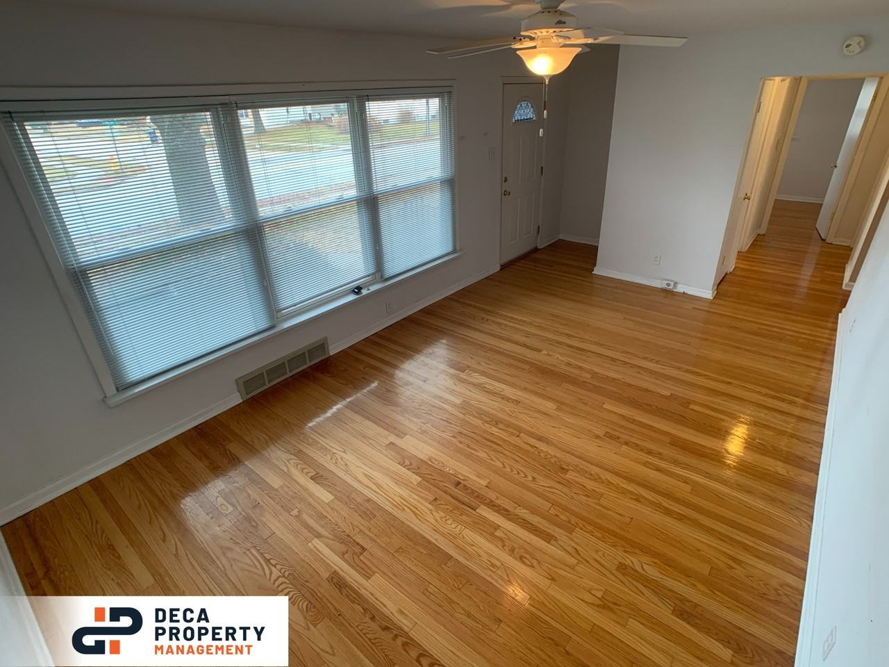 1090 Lindsay Ln - Photo 3 of 15