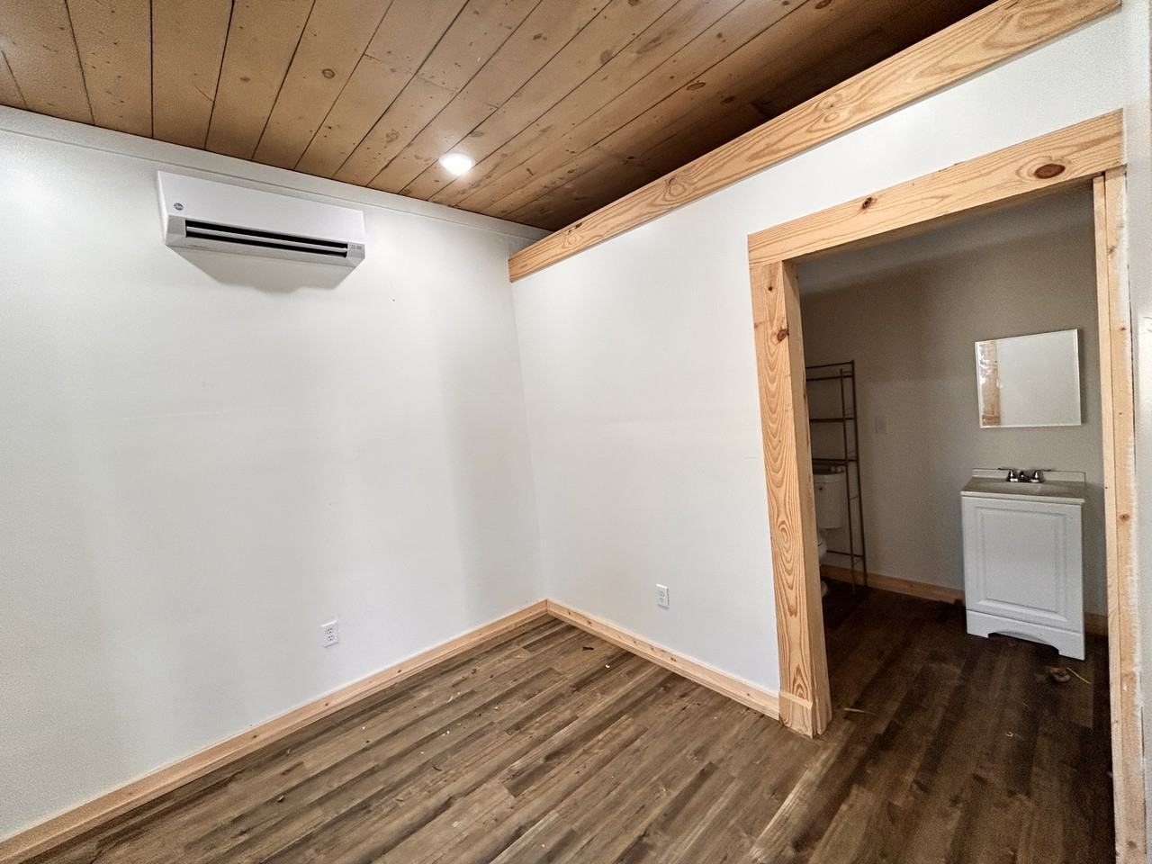 407 S 14Th Ave - Photo 2 of 4