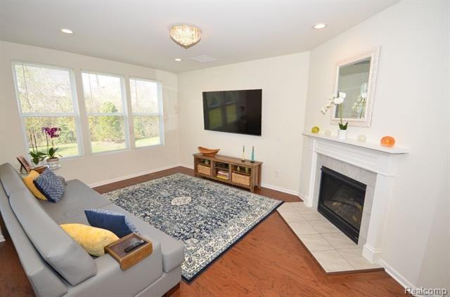 24823 Ivy - Photo 2 of 17