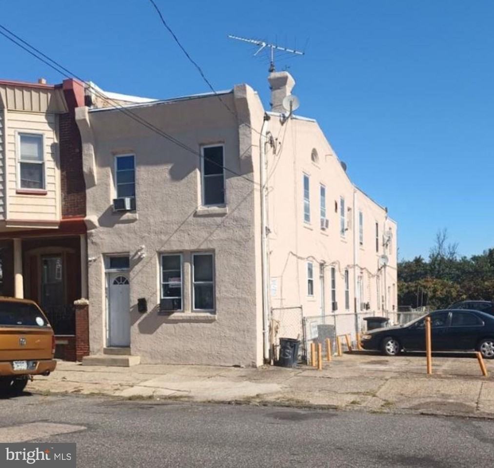 4621 E Howell St Philadelphia PA 19135 USA 2 unit Rentals