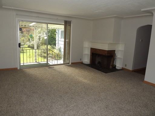 1906 72nd St E - Photo 2 of 18