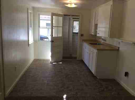 130 Theile St - Photo 3 of 5