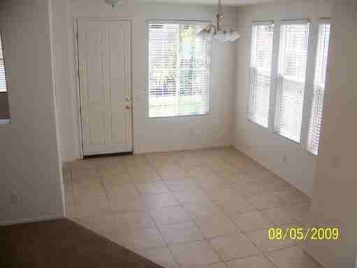 844 Orchid Ln - Photo 3 of 10