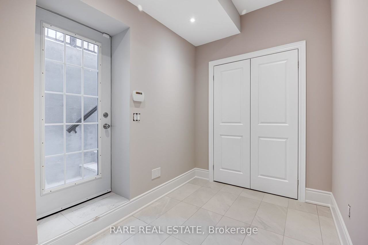 105 Chesney Crescent - Photo 2 of 14