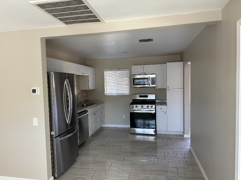 4619 E 7th St - Photo 3 of 15