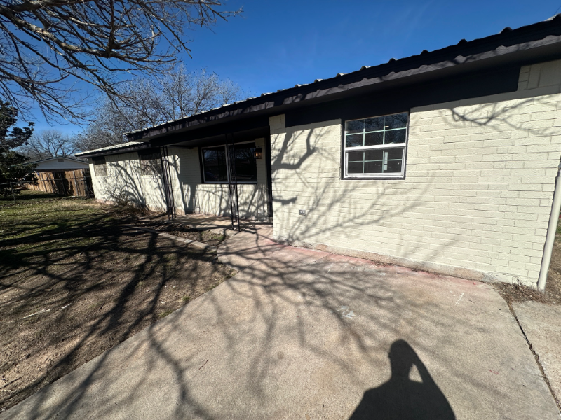 626 Bryant Rd - Photo 2 of 19