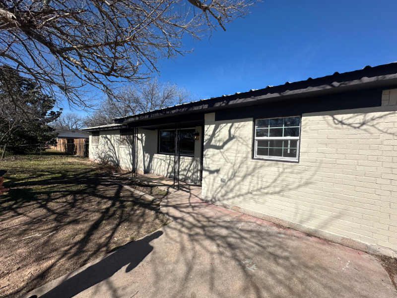 626 Bryant Rd - Photo 3 of 19