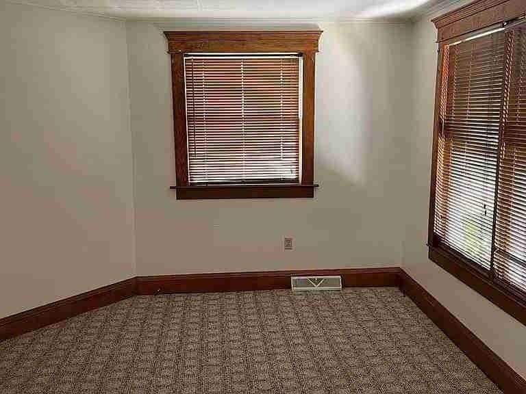 134 1/2 W Woodland Ave - Photo 2 of 11