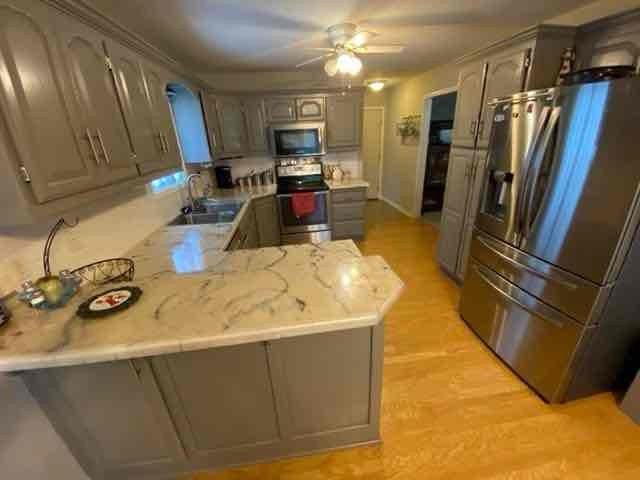 1107 Sarah Ln - Photo 2 of 11