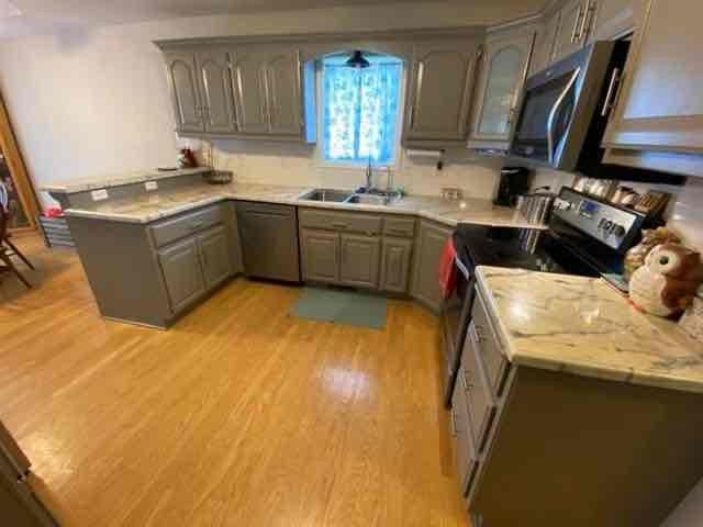 1107 Sarah Ln - Photo 3 of 11