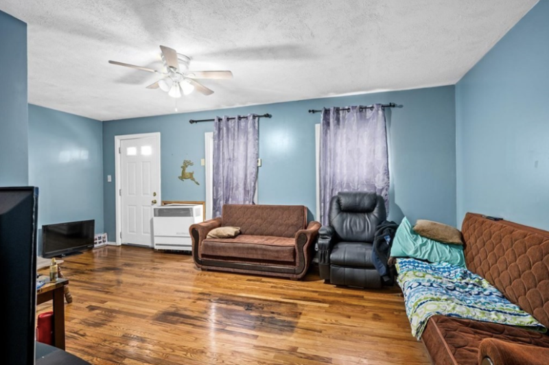 184 Canterbury St #B - Photo 2 of 9