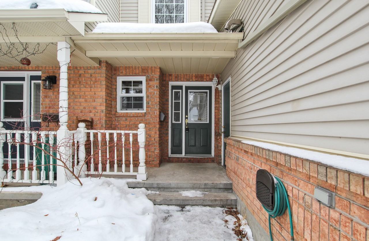 6 Blackdome Crescent, Kanata SPACIOUS BACKYARD WITH NO REAR NEIGHBOURS