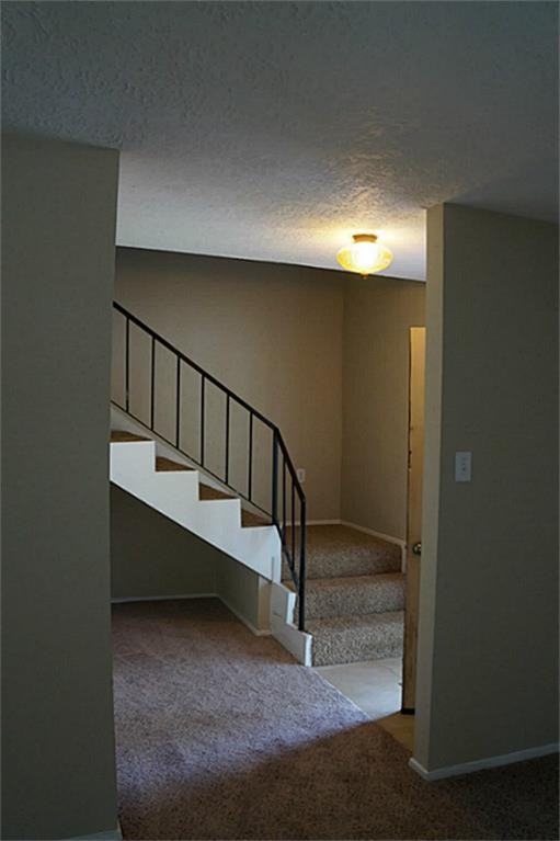 6203 Creekside Ln - Photo 3 of 12