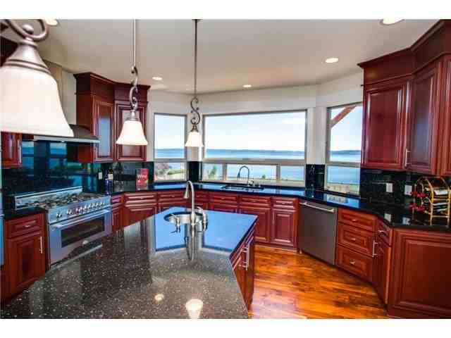 10810 Manitou Park Blvd NE - Photo 3 of 4