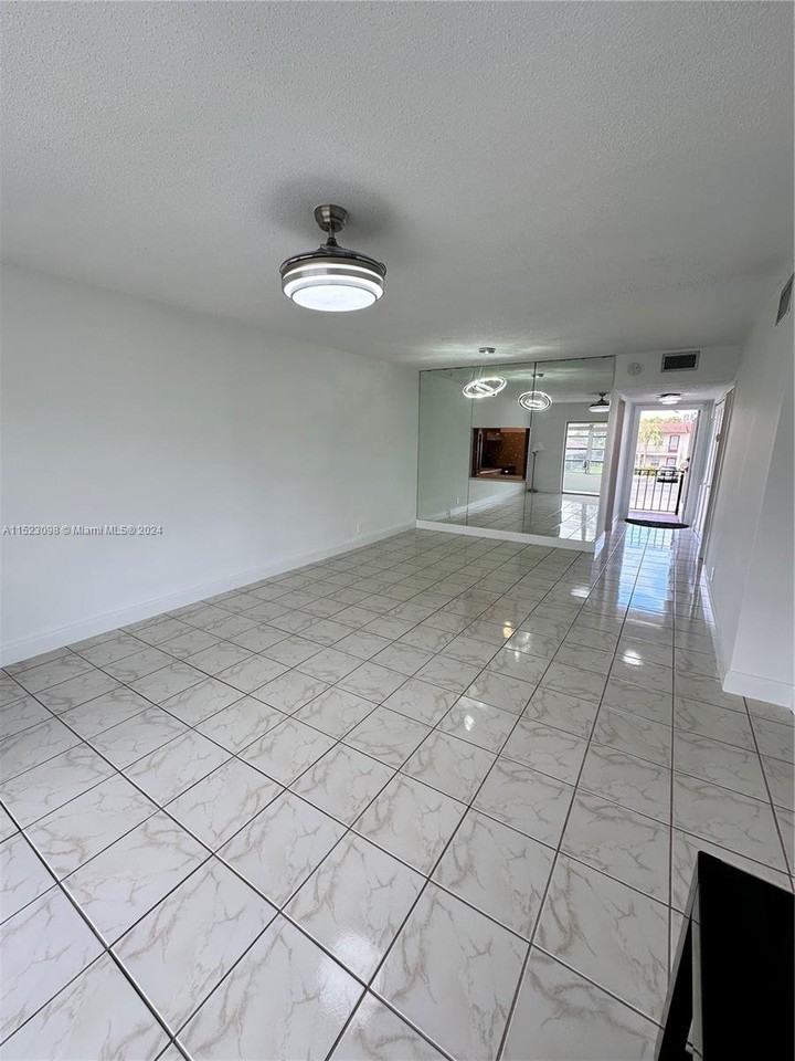 5 Abbey Ln #201 - Photo 3 of 8