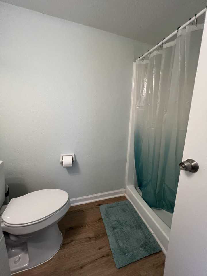 E 32nd St - Photo 4 of 7