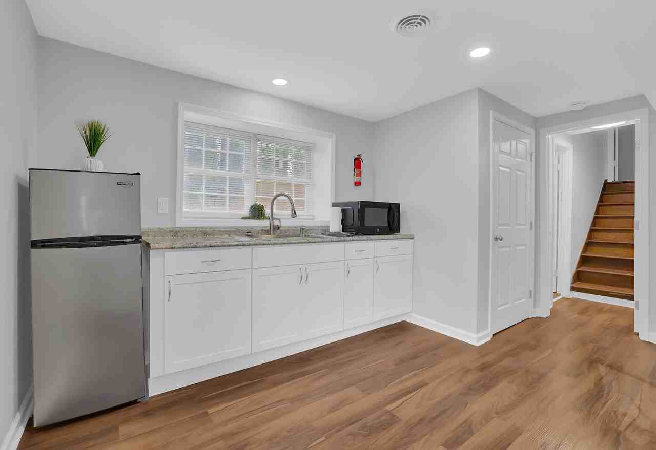 Janice Dr - Photo 3 of 9