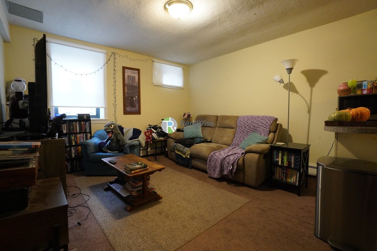 1120 Commonwealth Ave #C - Photo 3 of 29