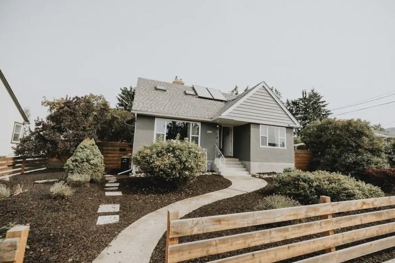 1505 32 Ave - Photo 2 of 7