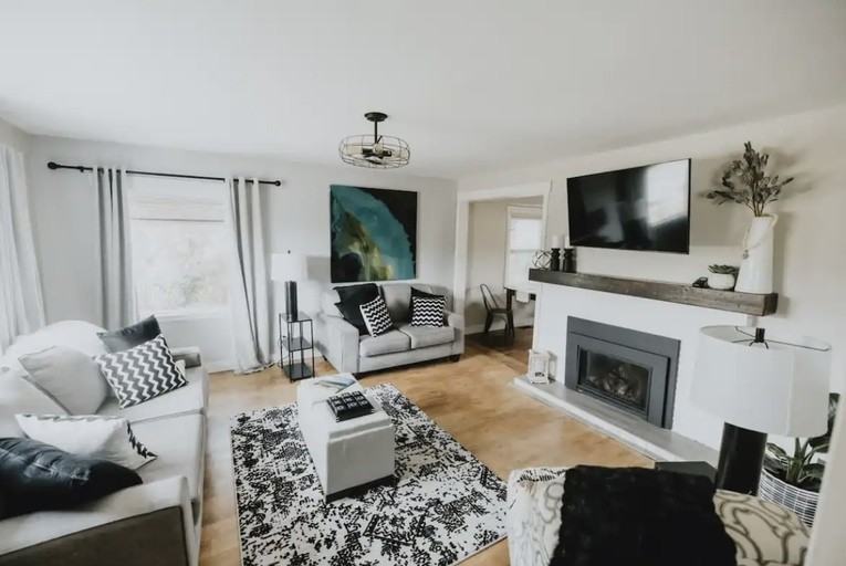 1505 32 Ave - Photo 3 of 7