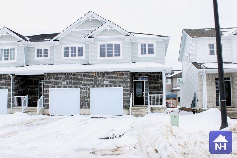 341 Buckthorn Dr - Photo 2 of 24