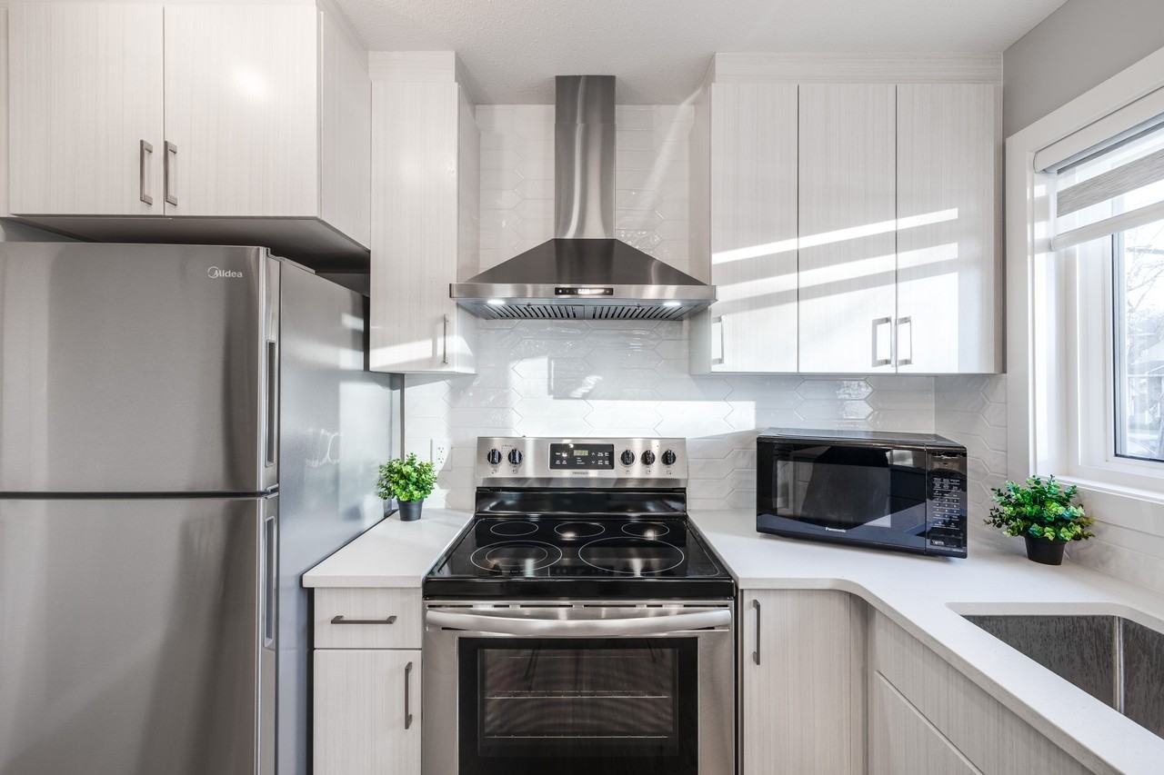 10463 149 Street - Photo 2 of 35