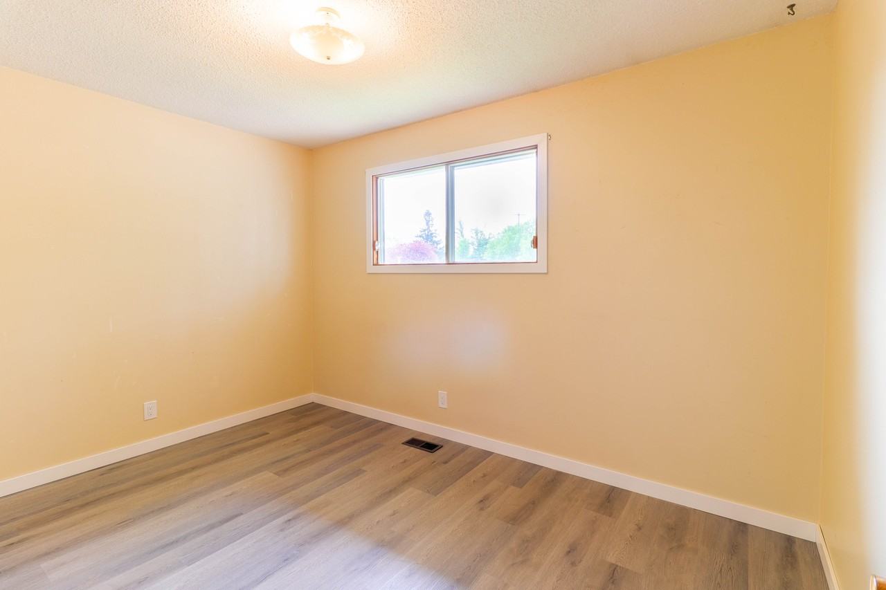 83 Pike Cres - Photo 3 of 21