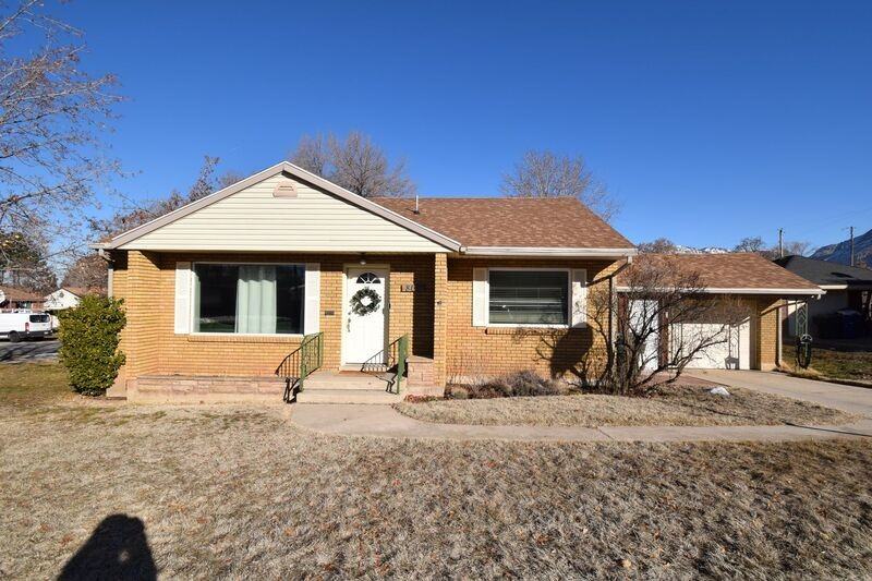 860 37th St - Photo 2 of 23