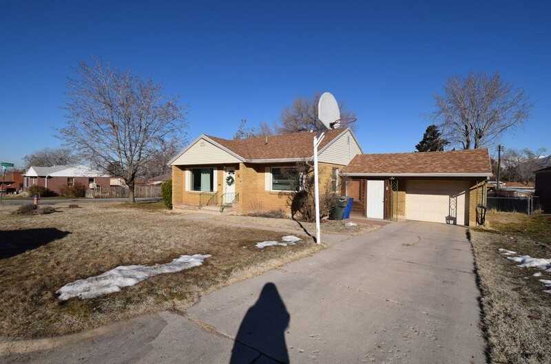 860 37th St - Photo 3 of 23