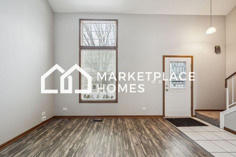 1295 Woodlake Dr - Photo 3 of 30