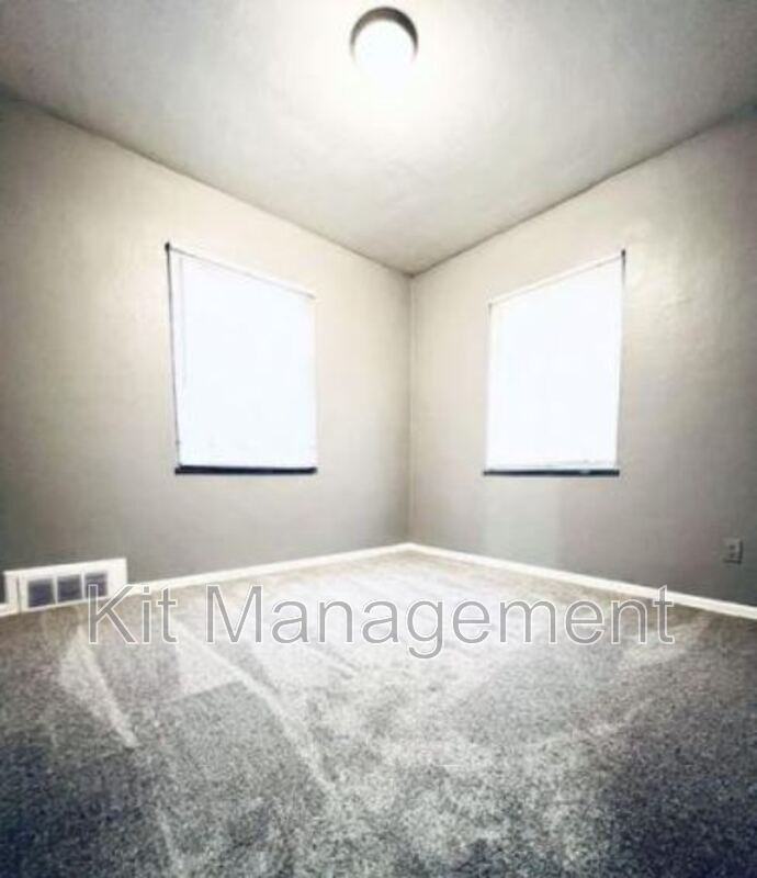 4649 Burnham Ave - Photo 3 of 6