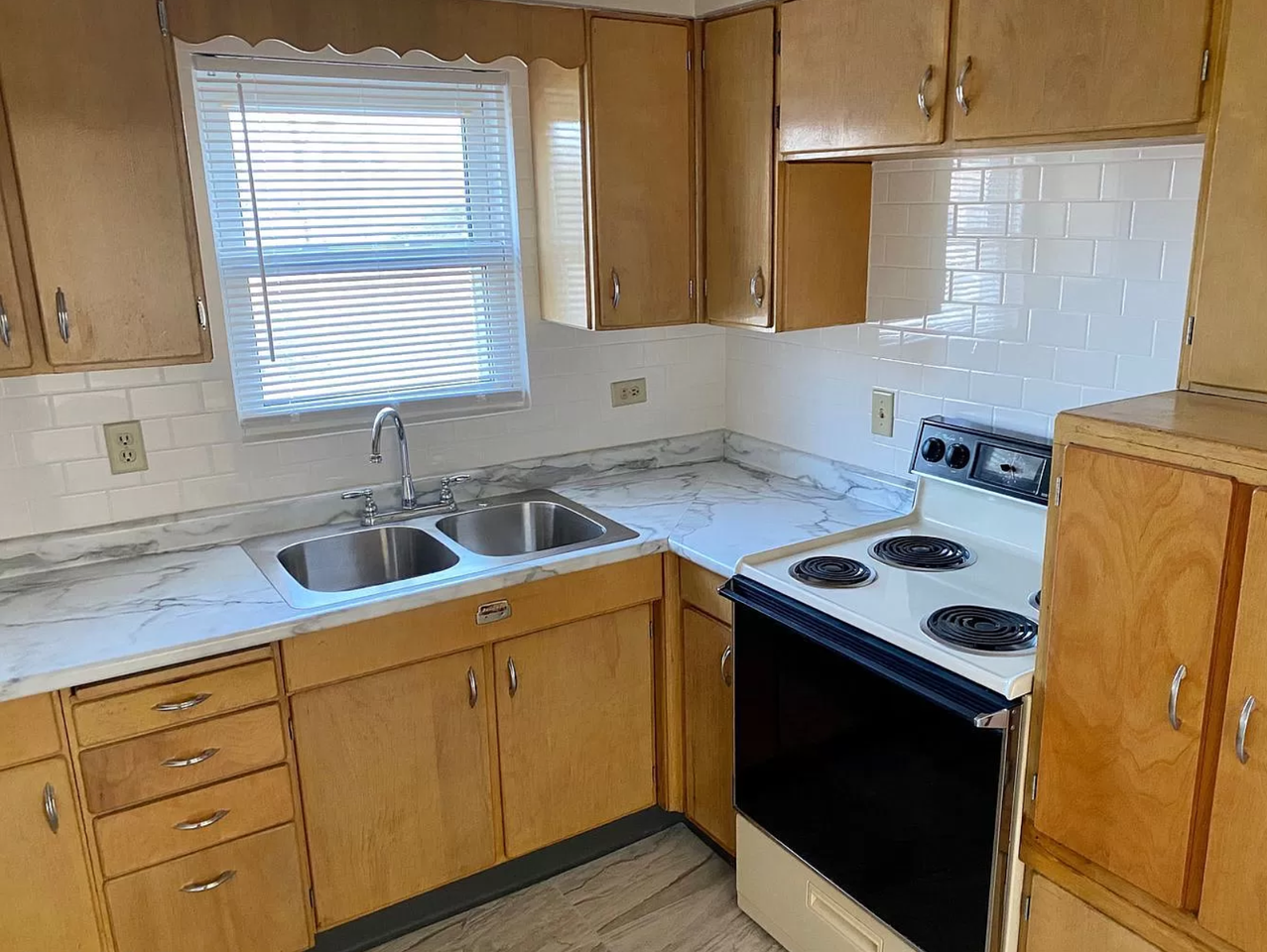 N87W16564 Appleton Avenue - Photo 3 of 26