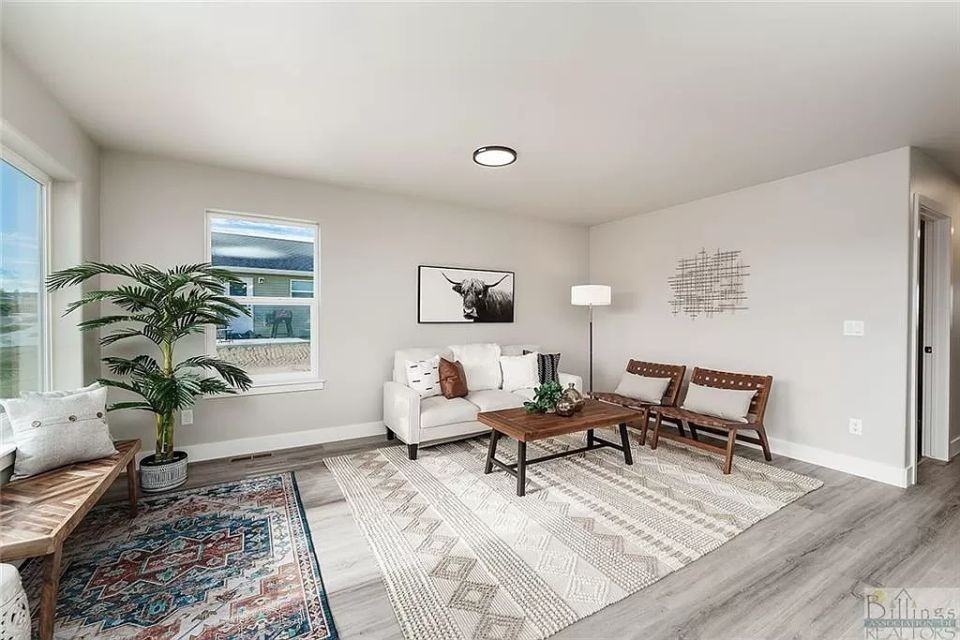 949 Anacapa Ln - Photo 2 of 7