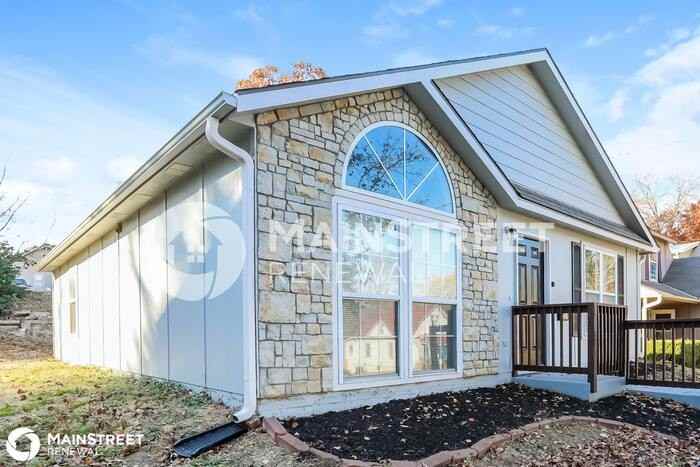 222 Emerson Ave - Photo 3 of 16