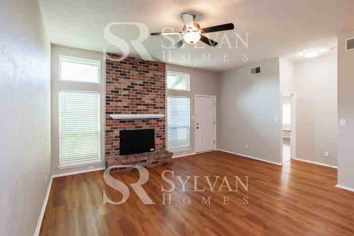 1609 Fannin Cir - Photo 3 of 15