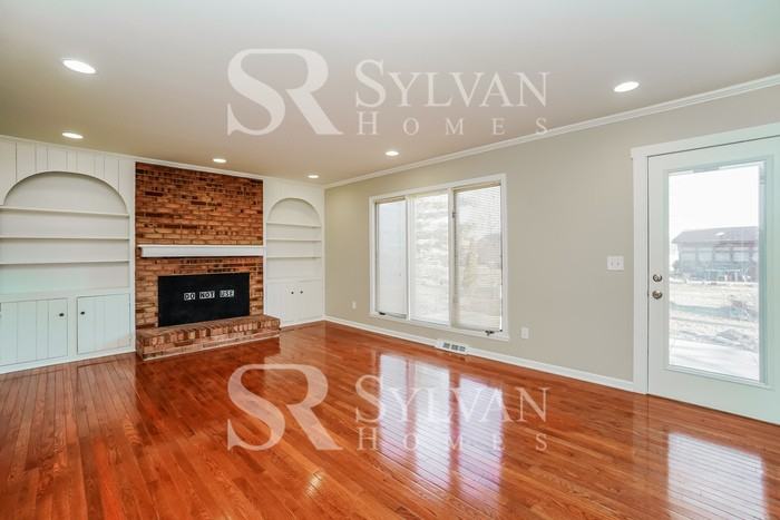 6050 Clintonview St - Photo 3 of 16